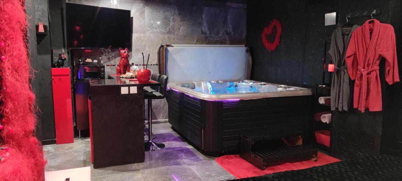 Loft romantique hammam spa privatif playroom Grenoble Extérieur photo