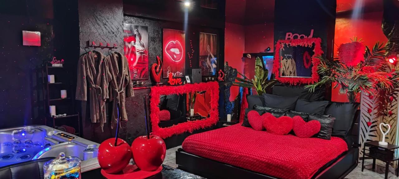 Loft romantique hammam spa privatif playroom Grenoble Extérieur photo