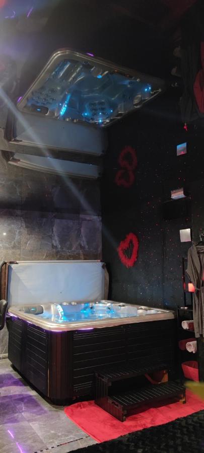Loft romantique hammam spa privatif playroom Grenoble Extérieur photo