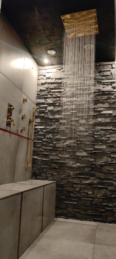 Loft romantique hammam spa privatif playroom Grenoble Extérieur photo